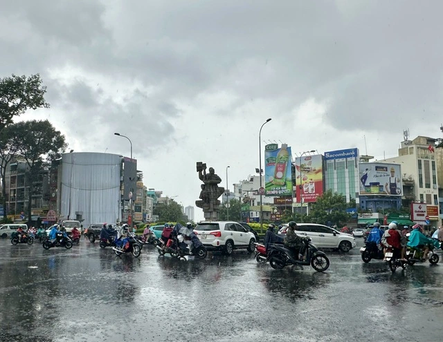 TP.HCM nhiều nơi mưa to, kéo dài đến khi nào? - Ảnh 1