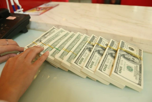 Giá USD hôm nay 26.8.2025: Ngân hàng tăng giá bán ra - Ảnh 1