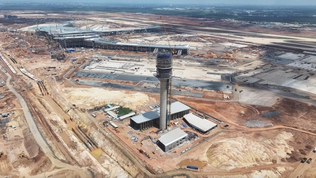 'Siêu' sân bay tăng tốc - Ảnh 1