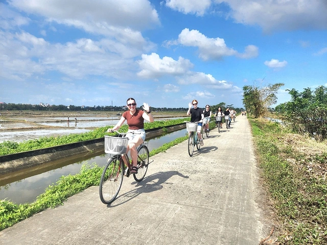 Việt Nam ngày càng thu hút khách ngoại - Ảnh 1