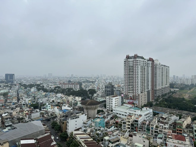 Sáng nay trời TP.HCM như Đà Lạt, sương mù hay ô nhiễm không khí? - Ảnh 2