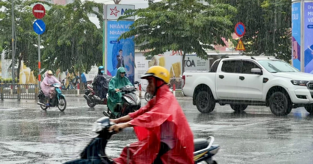 Sáng nay TP.HCM và miền Tây mưa to, vì sao?