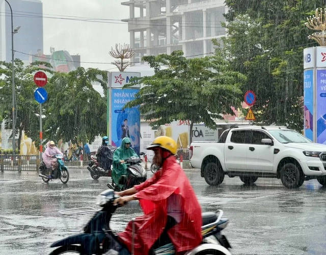 Sáng nay TP.HCM và miền Tây mưa to, vì sao? - Ảnh 2