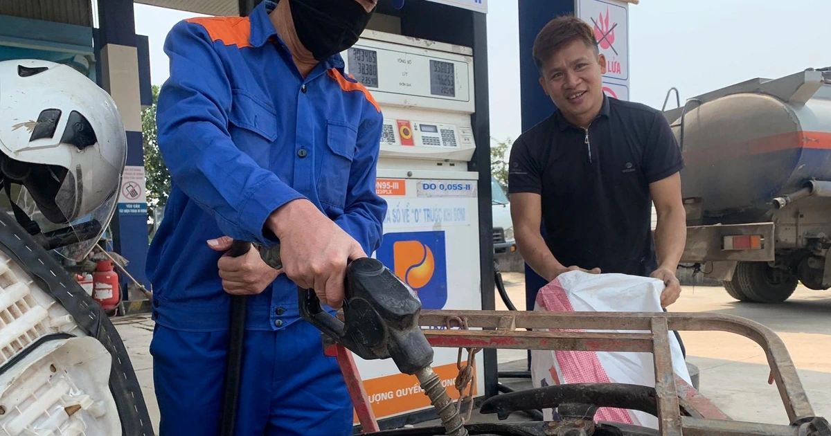 Giá xăng tăng, dầu giảm từ 15 giờ hôm nay