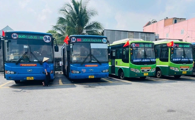 TP.HCM đổi lộ trình loạt tuyến xe buýt đông khách, tăng kết nối với metro - Ảnh 1