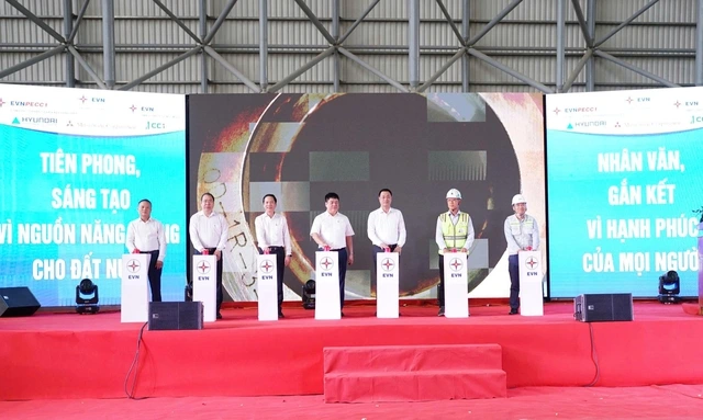 Thành công đốt dầu lần đầu tổ máy 1 Nhiệt điện Quảng Trạch 1 - Ảnh 1