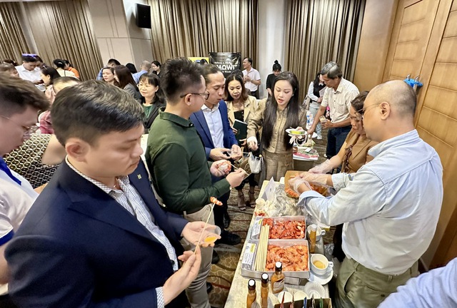 Đưa thủy sản xuất khẩu đến bàn ăn người Việt - Ảnh 1