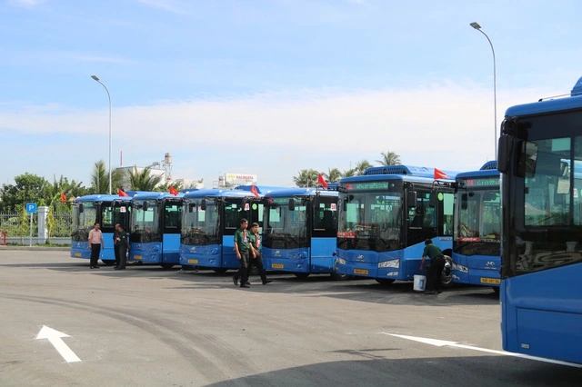 TP.HCM khai trương bến xe buýt gần 70 tỉ ở Hóc Môn - Ảnh 4