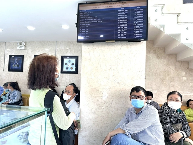 Vàng tăng kỷ lục sau khi xóa bỏ độc quyền - Ảnh 2