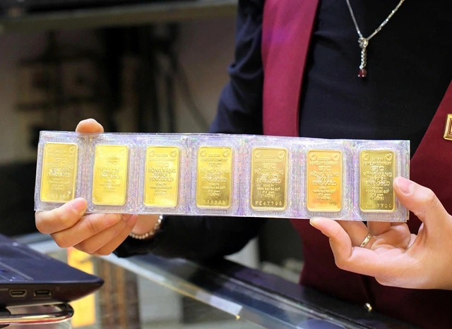 USD giảm, giá vàng vẫn tăng phi mã - Ảnh 1