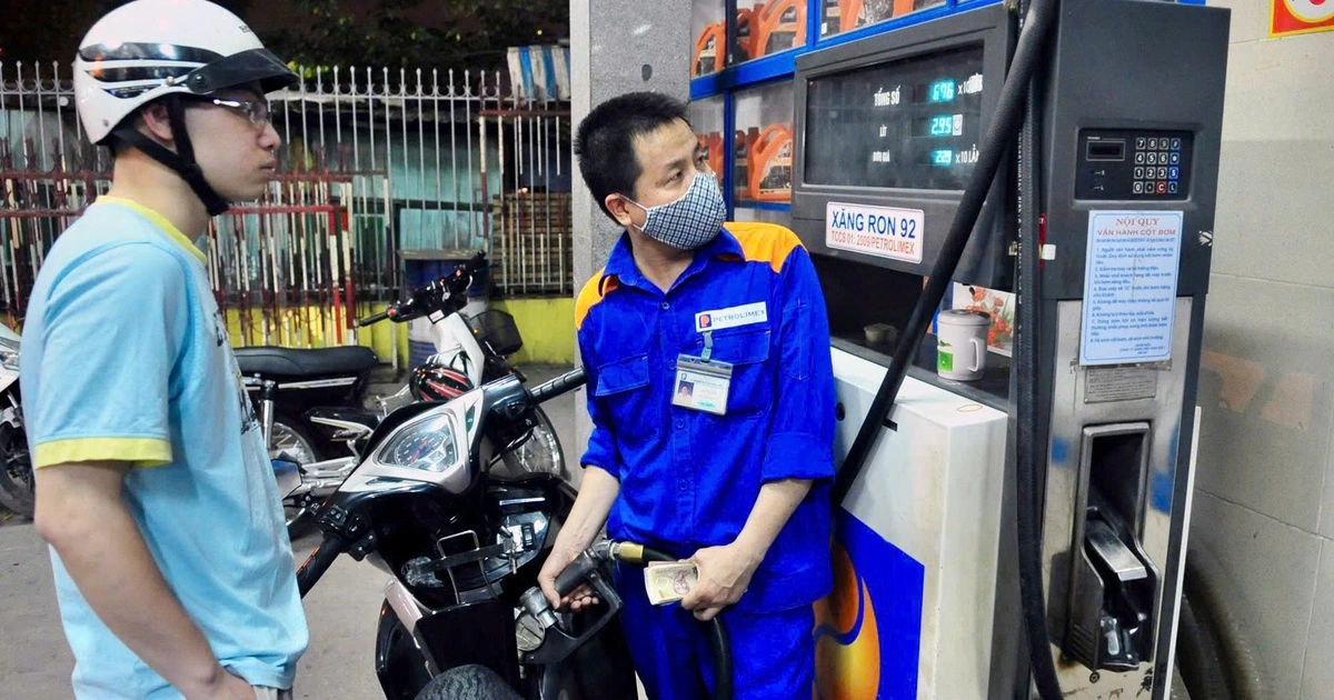 Giá xăng RON 95 tăng lên mức hơn 20.000 đồng/lít