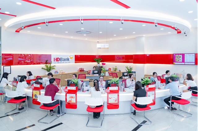 HDBank lấy ý kiến cổ đông bằng văn bản về chuyển trụ sở, nới room ngoại - Ảnh 1