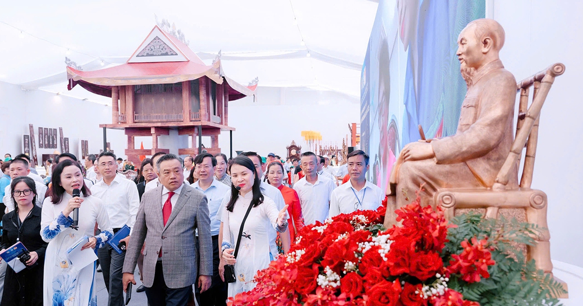 Chủ tịch Hà Nội tham quan ‘Không gian Truyền thống và Sáng tạo Hà Nội 2025’
