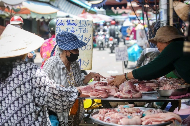 Gạo tăng 40%, thịt heo hơi tăng 60%, vì sao điều chỉnh tăng giảm trừ gia cảnh 20%? - Ảnh 1