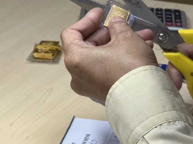 Vàng trong nước đắt hơn thế giới 23 triệu- 25 triệu đồng một lượng - Ảnh 1