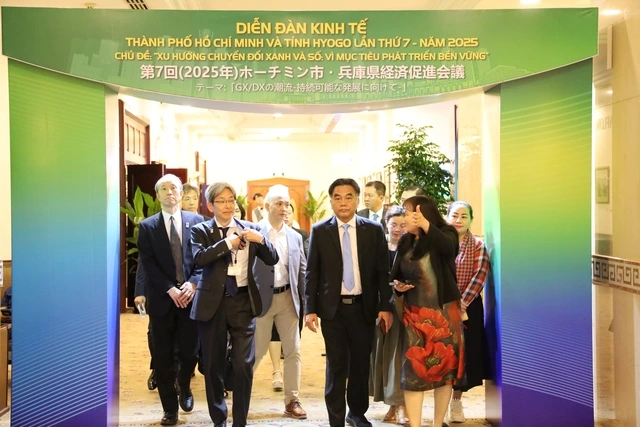 Việt Nam hút hơn 24 tỉ USD vốn ngoại trong 7 tháng - Ảnh 1