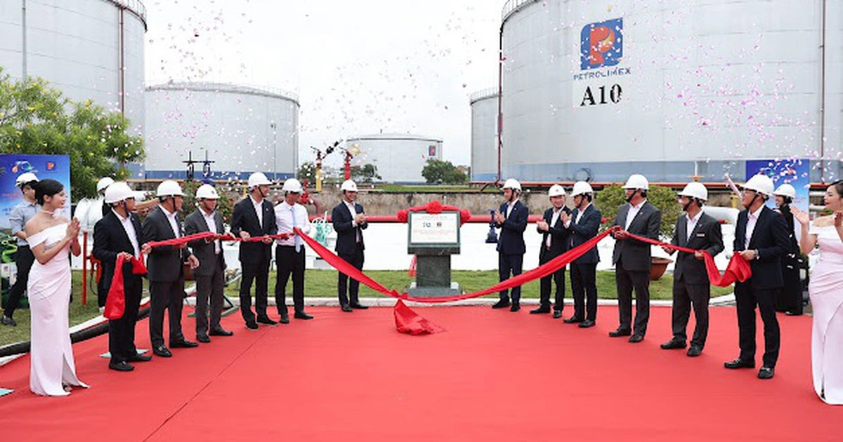 Petrolimex cung ứng 1.200m³ nhiên liệu bay nguồn nguyên liệu tái tạo cho Vietjet
