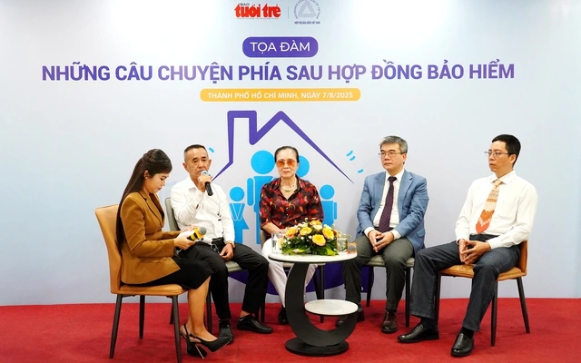 Bảo hiểm nhân thọ sát cánh với khách hàng trong những lúc khó khăn nhất - Ảnh 2