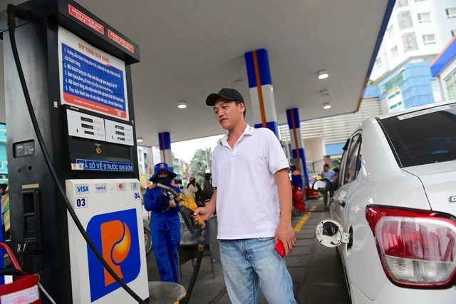 Xóa bỏ hoàn toàn xăng khoáng cần lộ trình? - Ảnh 1