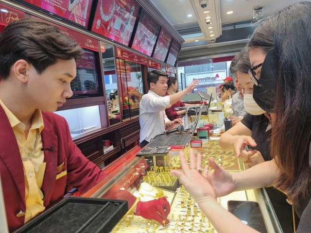 Đề nghị buôn vàng trang sức, phân bón không cần điều kiện kinh doanh - Ảnh 1