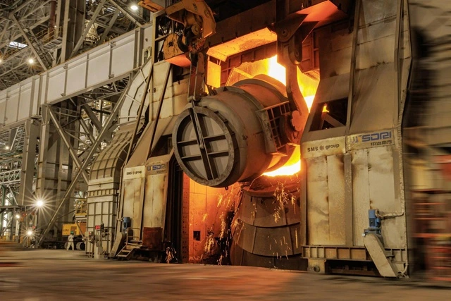 Khai lò thổi số 2, 'vua thép Việt' chuẩn bị xuất xưởng các loại thép chuẩn cao nhất thế giới - Ảnh 1