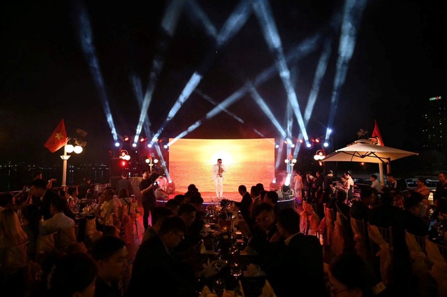 Maison Grand ra mắt ấn tượng trên du thuyền 5* tại tâm điểm CBD(*) của TP.HCM mới - Ảnh 2