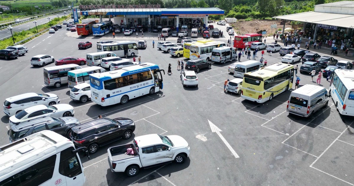 Lo 'vỡ tiến độ' trạm dừng nghỉ trên cao tốc