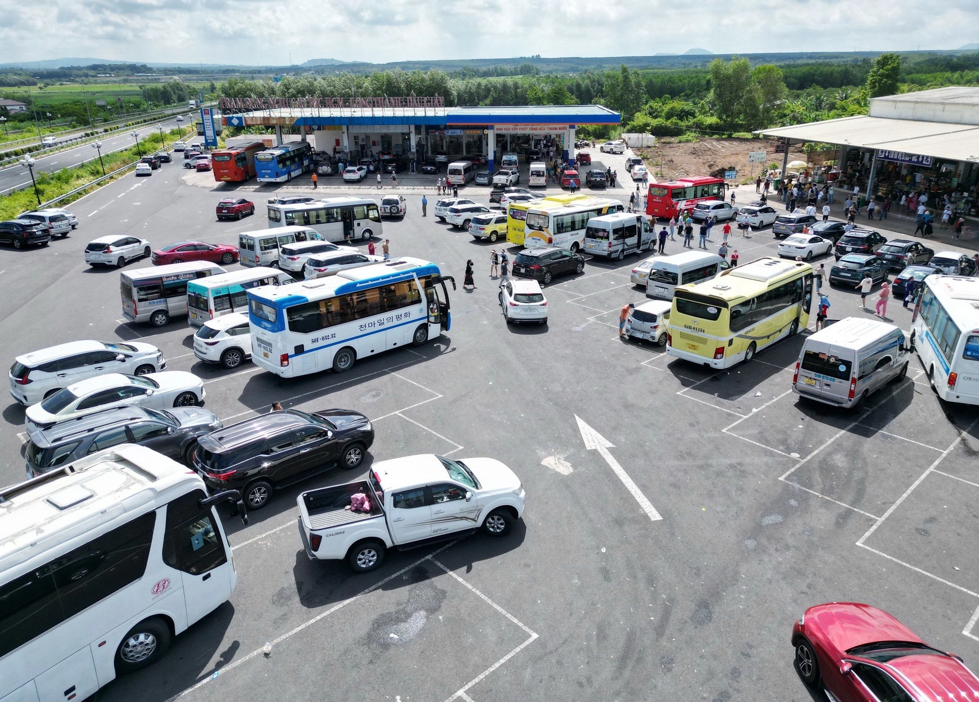 Lo 'vỡ tiến độ' trạm dừng nghỉ trên cao tốc - Ảnh 1