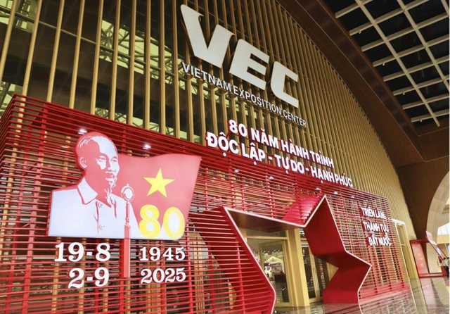 Dấu ấn Vietnam Airlines tại Triển lãm Thành tựu Đất nước - Ảnh 1