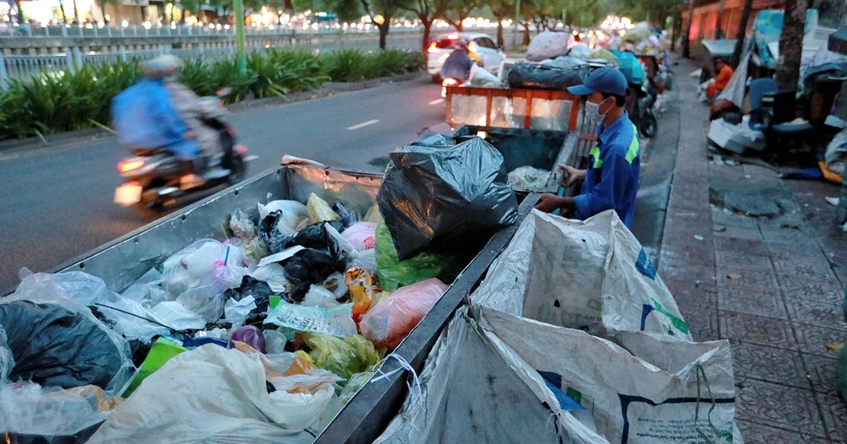 TP.HCM loay hoay với hàng chục ngàn tấn rác thải