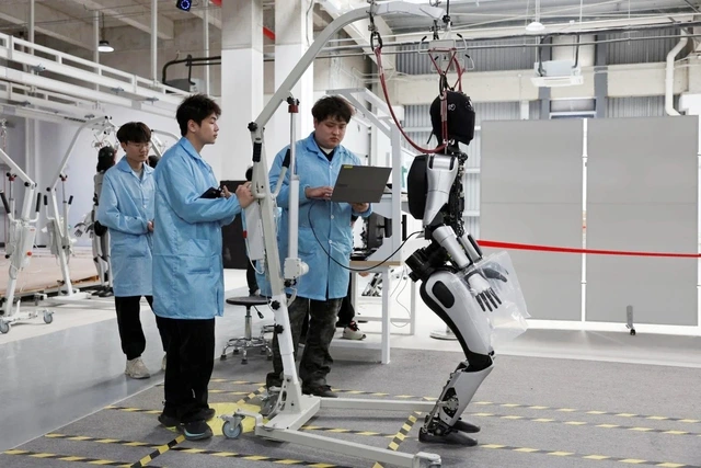 AgiBot sắp triển khai robot hình người vào nhà máy - Ảnh 1