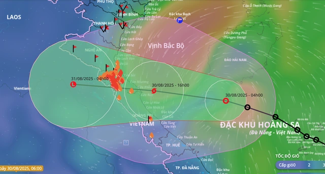 Chiều nay, bão giật cấp 10 áp sát bờ biển từ Thanh Hóa - Huế - Ảnh 1