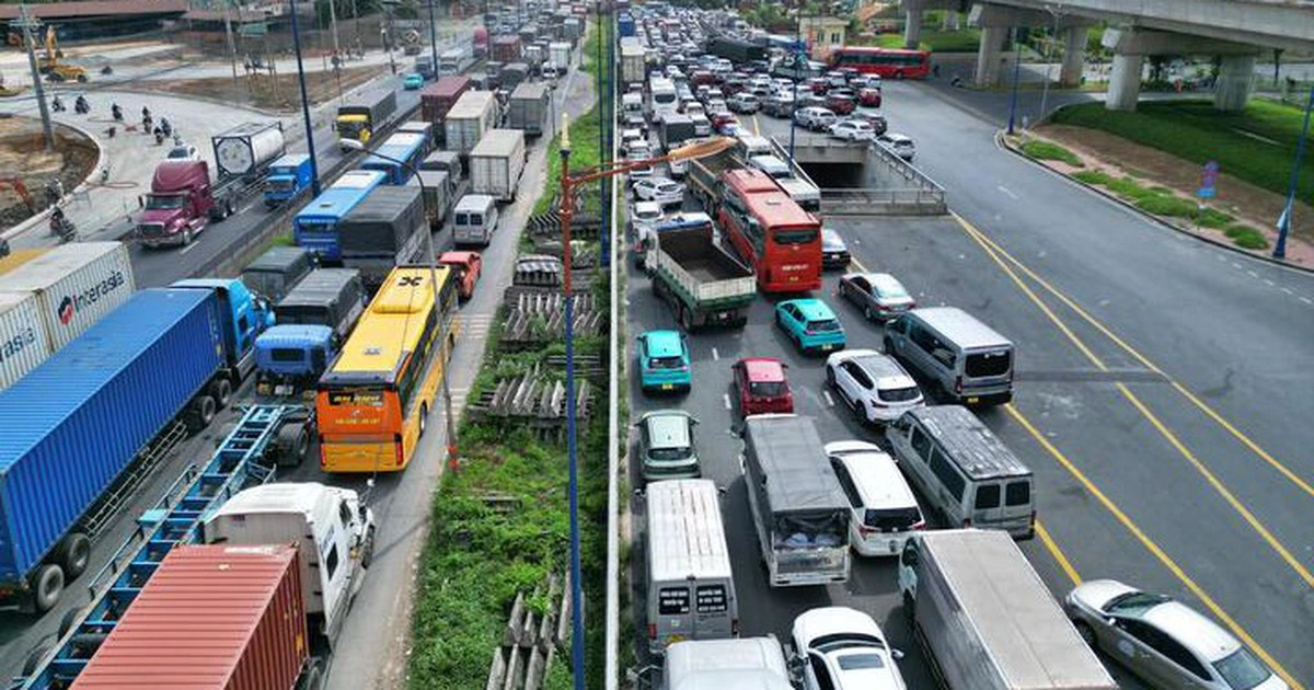 'Ô tô tại TP.HCM nếu bị áp khí thải mức 5 sẽ gây tác động rất lớn'