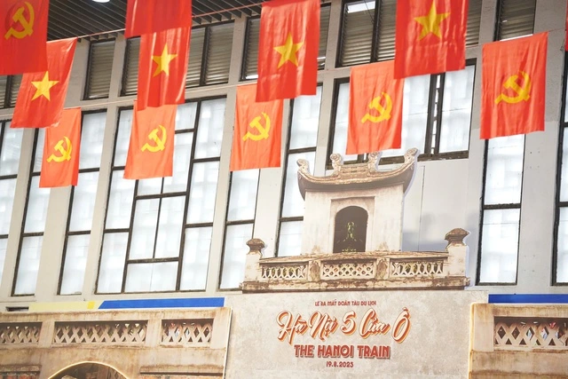 Đường sắt chạy đoàn tàu di sản 'Hà Nội 5 cửa ô' - Ảnh 6