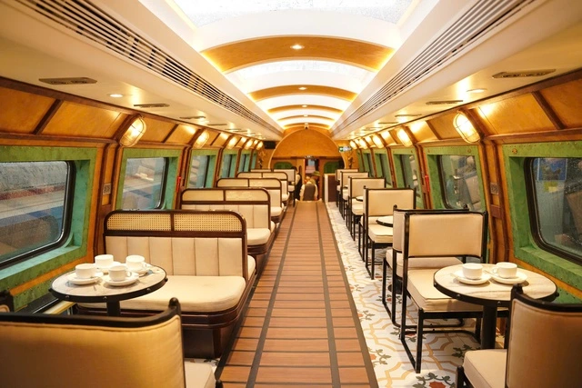 Đường sắt chạy đoàn tàu di sản 'Hà Nội 5 cửa ô' - Ảnh 1