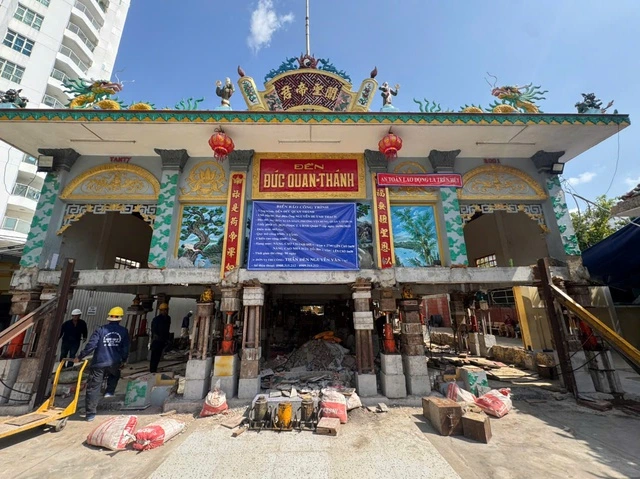 'Thần đèn' nâng ngôi đền 200 năm tuổi tại TP.HCM lên cao 1,5m - Ảnh 3