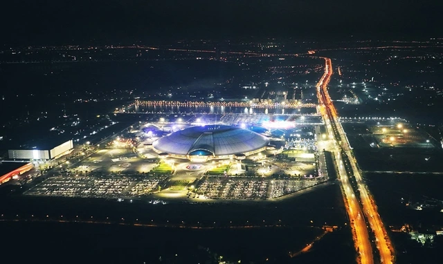 Vingroup bổ sung hạ tầng, năng lượng xanh là trụ cột mới - Ảnh 1