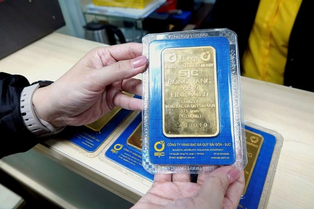 Giá vàng hôm nay 5.8.2025: Đồng loạt tăng, tiến sát đến mức kỉ lục - Ảnh 1