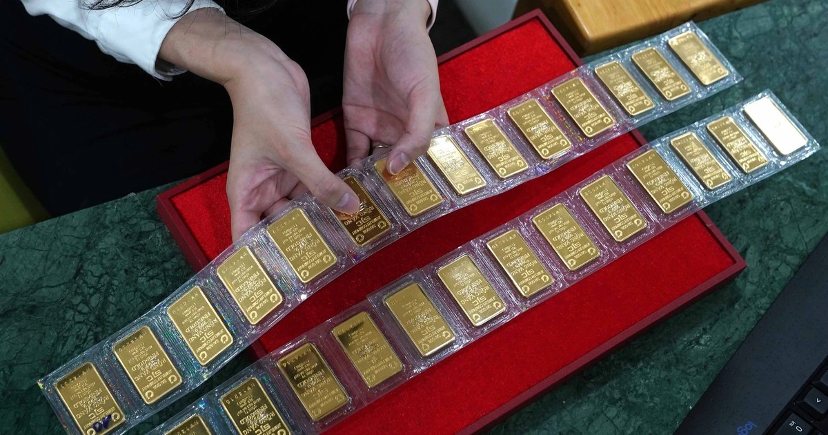 Giá vàng hôm nay 30.8.2025: Xô đổ mọi kỉ lục, tiến lên mốc 131 triệu đồng/lượng
