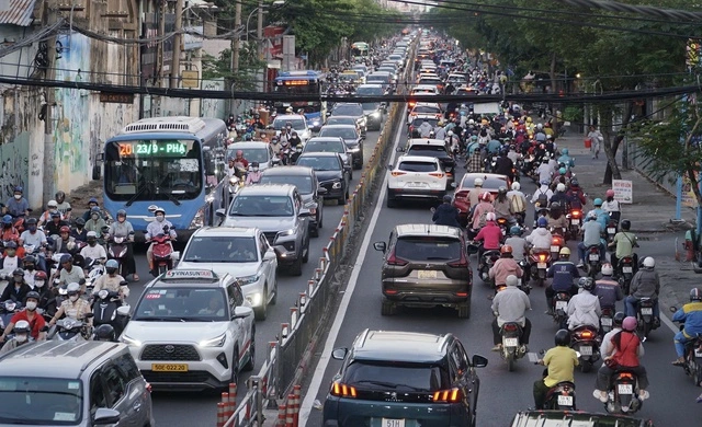 'Ô tô tại TP.HCM nếu bị áp khí thải mức 5 sẽ gây tác động rất lớn' - Ảnh 2