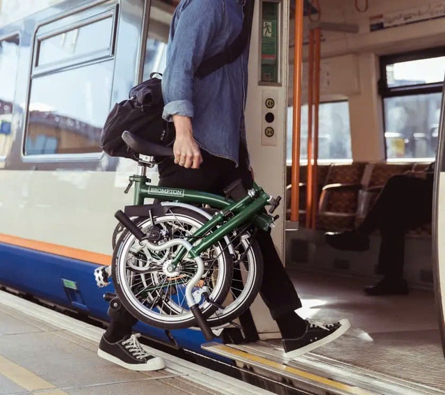 Từ hôm nay, người dân TP.HCM có thể mang xe đạp lên tàu metro - Ảnh 1