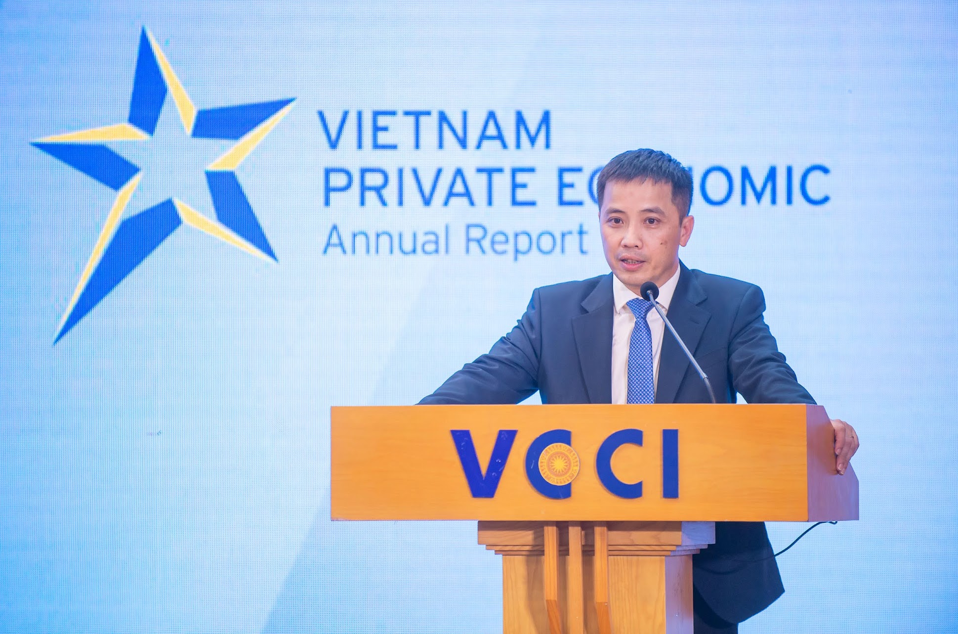 VCCI và Tập đoàn Tân Hiệp Phát hợp tác triển khai sáng kiến Báo cáo Kinh tế tư nhân Việt Nam thường niên - Ảnh 2