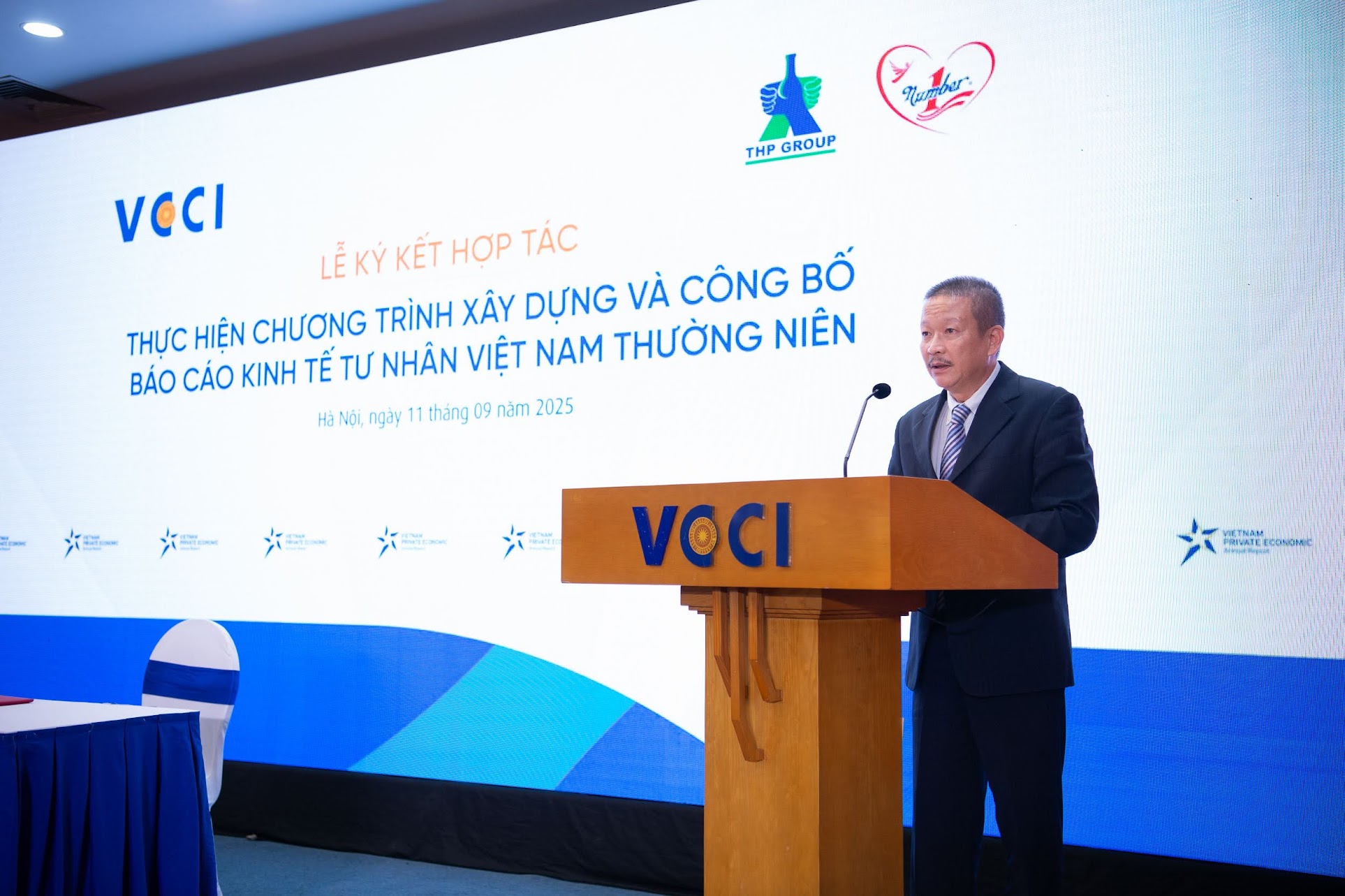 VCCI và Tập đoàn Tân Hiệp Phát hợp tác triển khai sáng kiến Báo cáo Kinh tế tư nhân Việt Nam thường niên - Ảnh 3