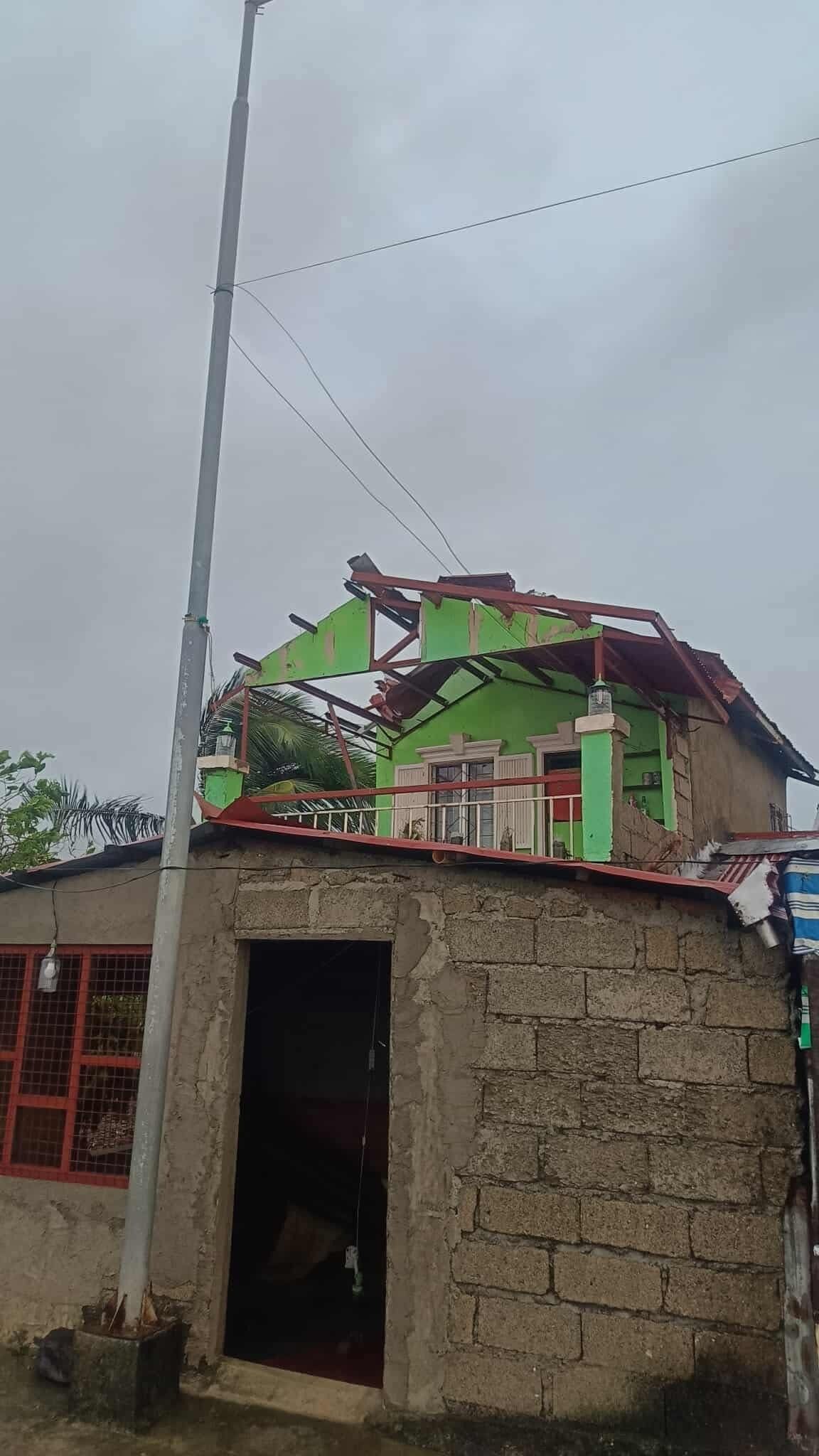 Cảnh tượng đổ nát ở Philippines sau bão Bualoi: Ít nhất 4 người chết, hàng chục nghìn dân phải sơ tán - Ảnh 8