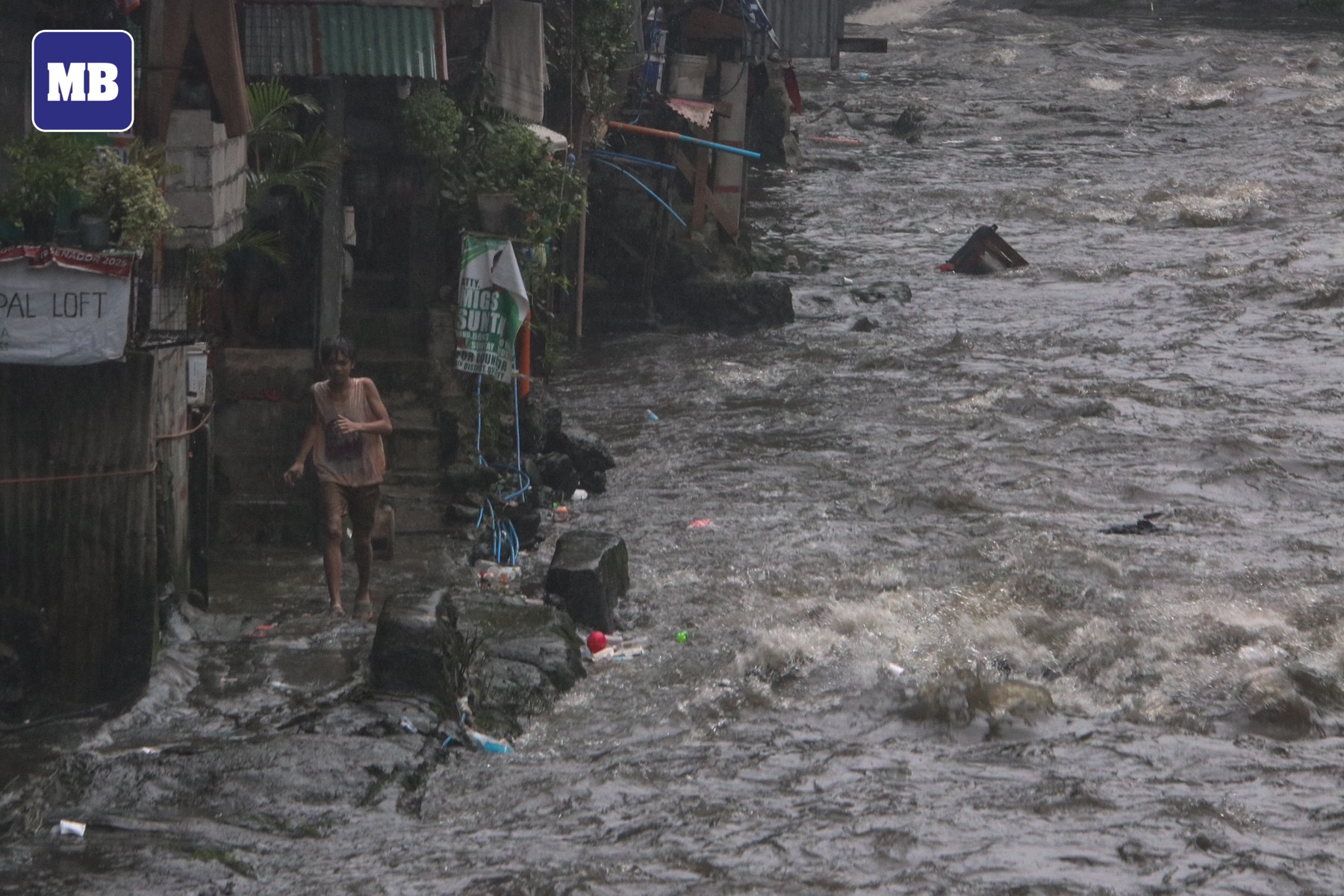 Cảnh tượng đổ nát ở Philippines sau bão Bualoi: Ít nhất 4 người chết, hàng chục nghìn dân phải sơ tán - Ảnh 12
