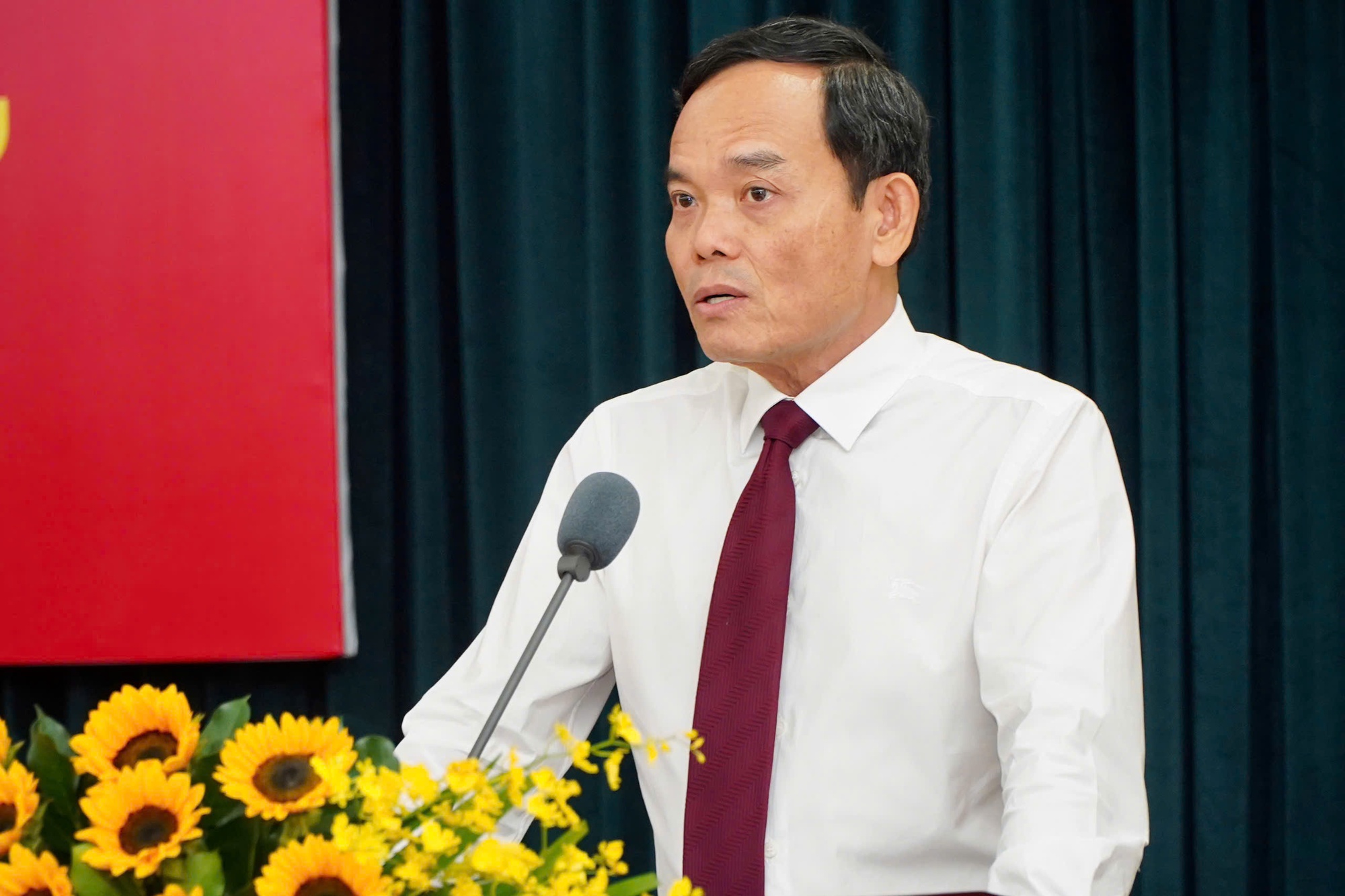 Bí thư Thành ủy TP HCM: Phải bằng mọi cách để tăng trưởng trên 10% trong năm 2025 - Ảnh 1