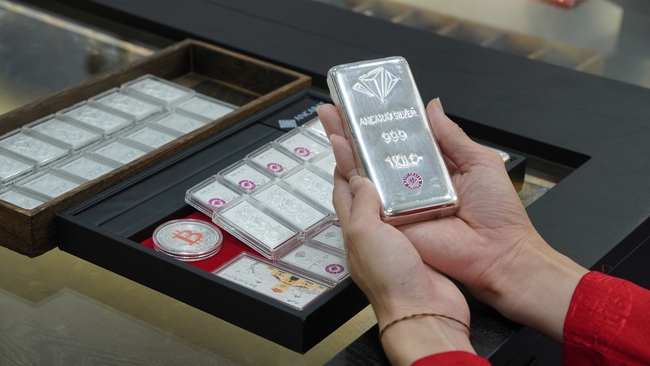 Giá bạc bật tăng mạnh, tiếp tục phá đỉnh - Ảnh 1