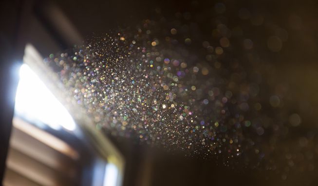 Con người có thể hít tới 68.000 hạt vi nhựa mỗi ngày - Ảnh 1