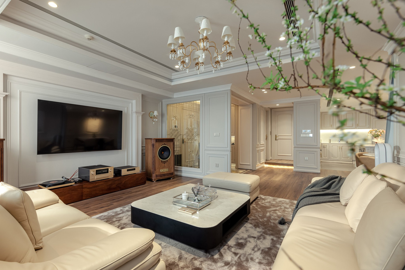 Quá trình biến đổi Penthouse từ phong cách Tân cổ điển sang hiện đại - Ảnh 1