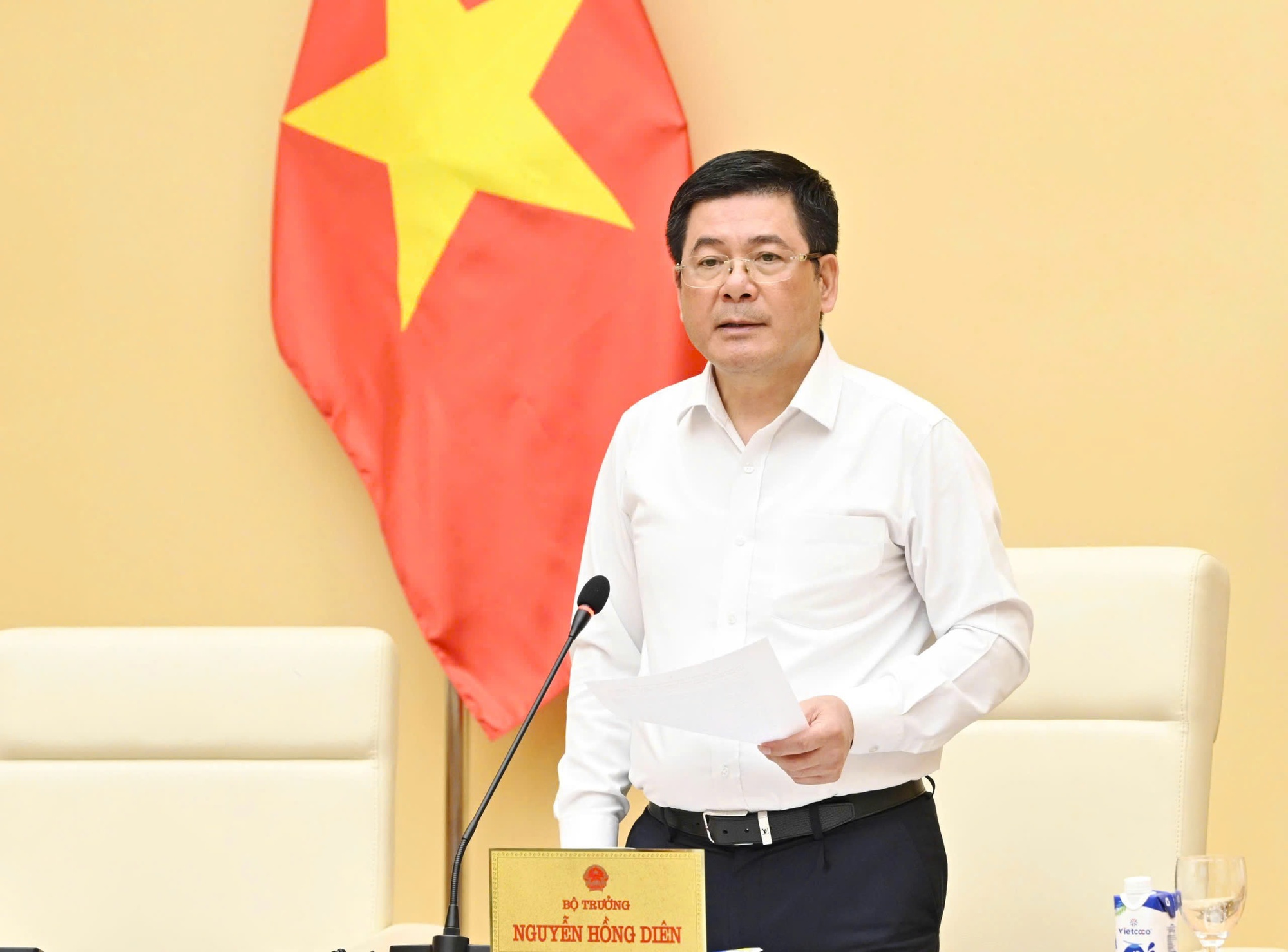 Bộ trưởng Bộ Công Thương: Không còn thời gian để chần chừ áp dụng giá điện 2 thành phần - Ảnh 1